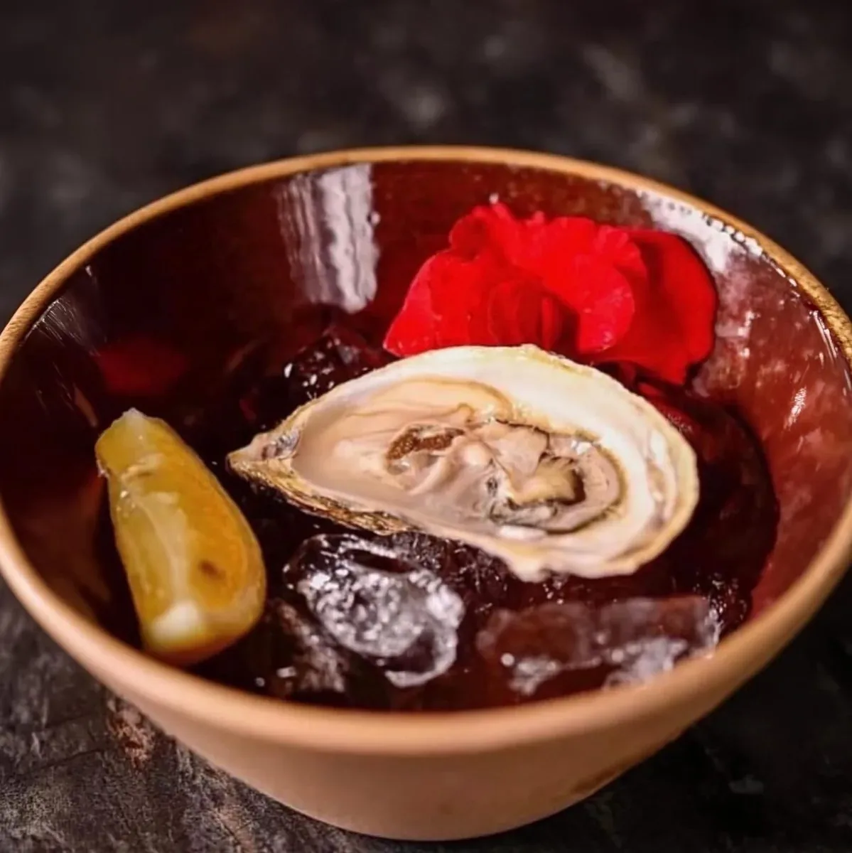 Ostra fresca servida pelo Sushi Nami